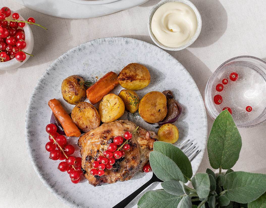 Tarplan Sõstramarinaadis broilerikints koos ahjuköögiviljadega / Broiler Thighs in Berry Marinade with Roasted Vegetables