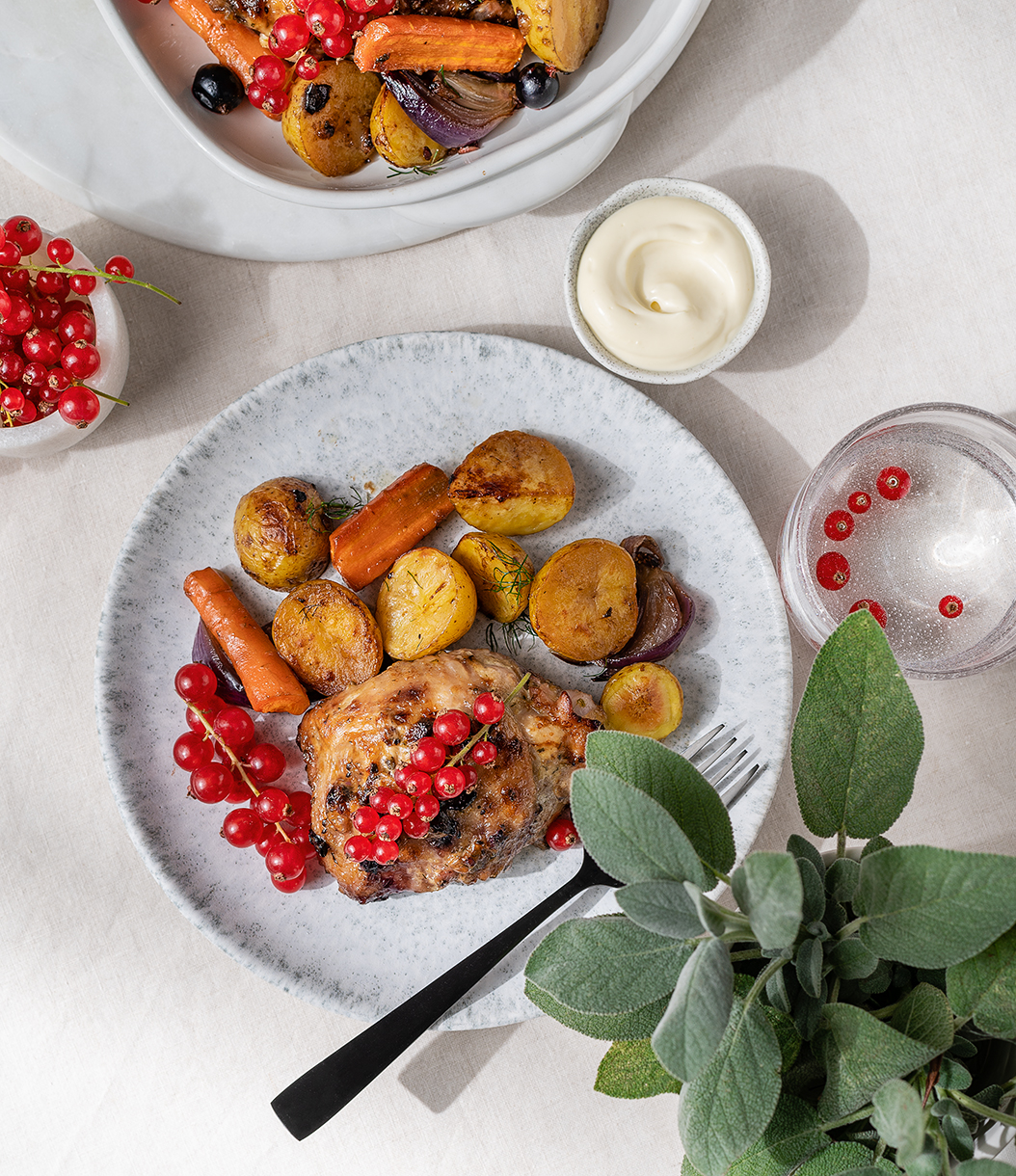 Tarplan Sõstramarinaadis broilerikints koos ahjuköögiviljadega / Broiler Thighs in Berry Marinade with Roasted Vegetables