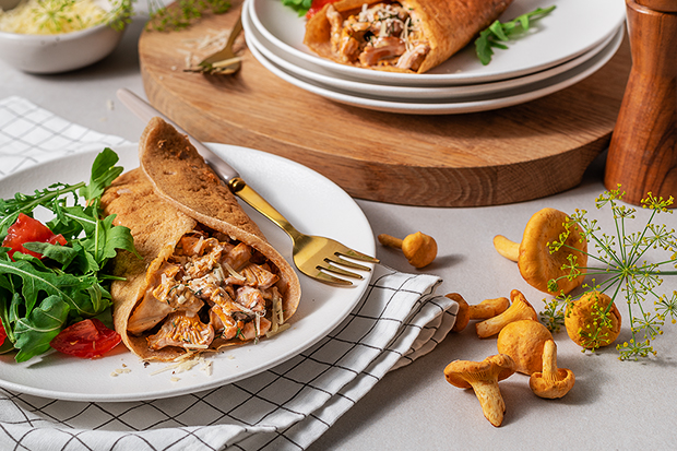 Kukeseentega Tatrapannkoogid/ Buckwheat Pancakes with Chanterelle Mushrooms