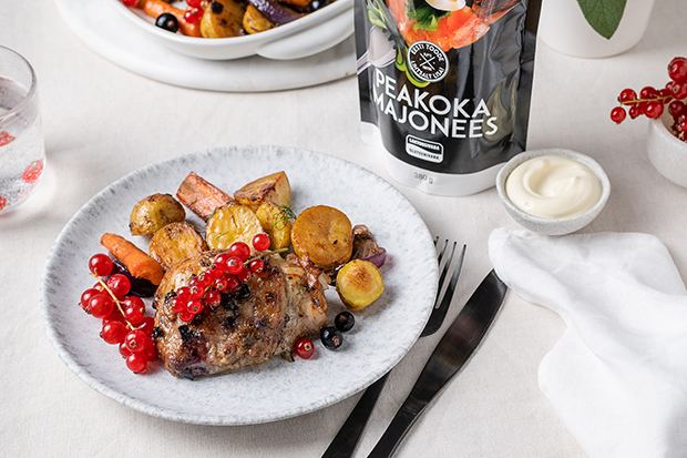 Sõstramarinaadis broilerikints koos ahjuköögiviljadega / Broiler Thighs in Berry Marinade with Roasted Vegetables