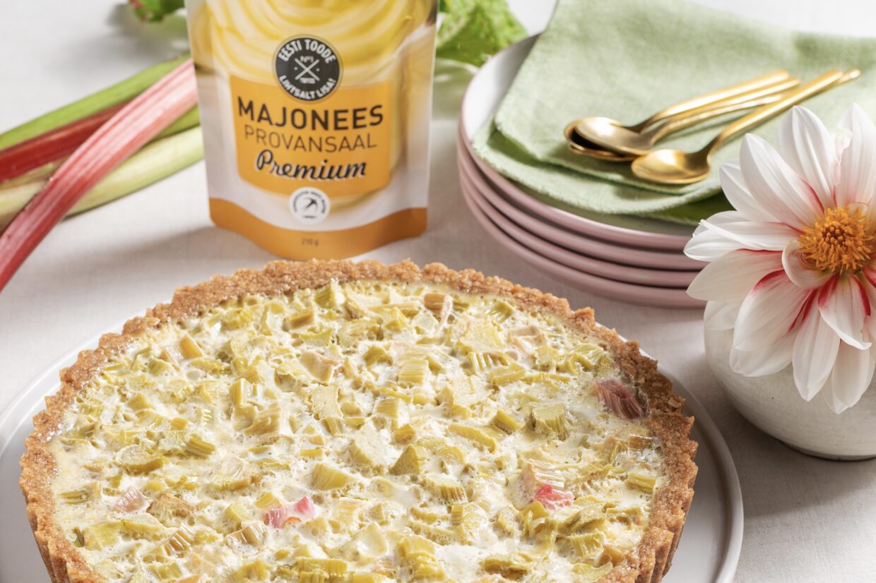 Tarplan Provansaal Premium (Rabarberi-kondentspiimakook) / Provansaal Premium ( Rhubarb Condensed Milk Cake)