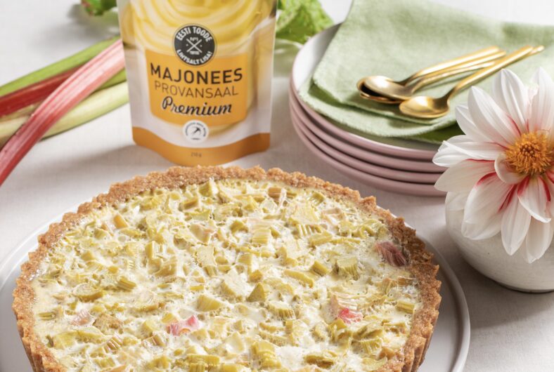 Tarplan Provansaal Premium (Rabarberi-kondentspiimakook) / Provansaal Premium ( Rhubarb Condensed Milk Cake)